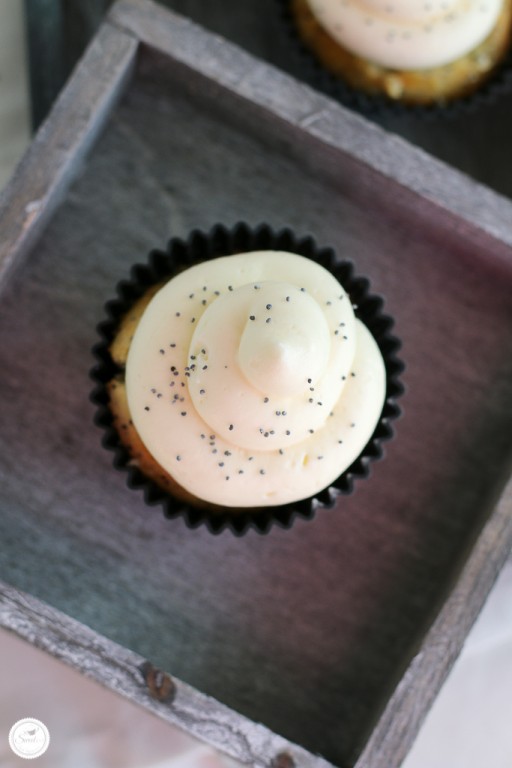 Zitronen-Mohn Cupcakes mit Frischkaese Frosting_Bild 06